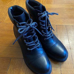 MARC FISHER LTD Wenner Laced Leather Boots, size 7M